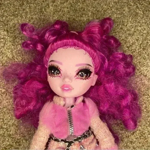 Shadow High Costume Ball Lola Wilde Doll - Picture 1 of 4